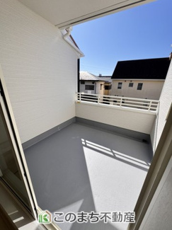 【バルコニー】 | LiveleGarden.S宇都宮市緑第9　1号棟 | 南向きの大型バルコニーは陽当り良好で、たっぷりのお洗濯物もよく乾きます！
さらにインナーバルコニーなので雨の日でも安心してお出かけできますね♪