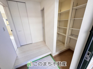 【玄関】 | LiveleGarden.S宇都宮市緑第9　1号棟 | 広々とした玄関スペース♪たくさんの靴を収納できる下駄箱もございます。