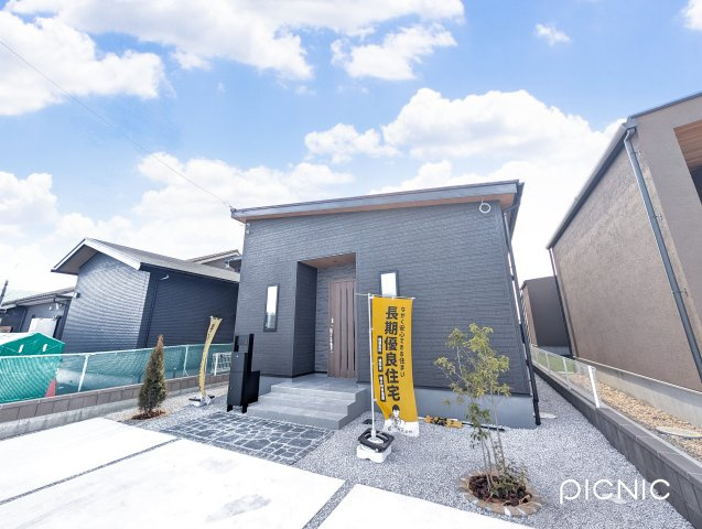 【間取り】 | リーブルガーデン.S高崎市塚田町ー① | リビングゆったり24.5帖の「平屋」住宅です！
全居室モダンな洋室＋6帖以上間取り！
玄関には嬉しいシューズインクローク完備！