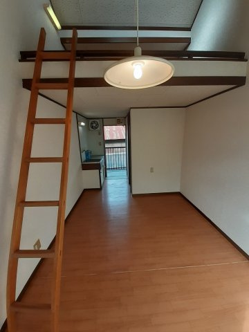 ベルハイツ長瀬A棟の居間・リビング