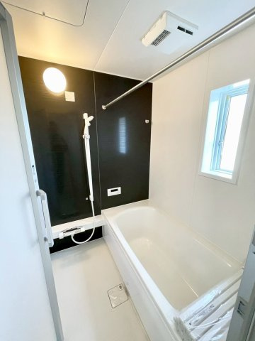 耐震等級３！ご成約プレゼント対象物件！の前面道路含む現地写真