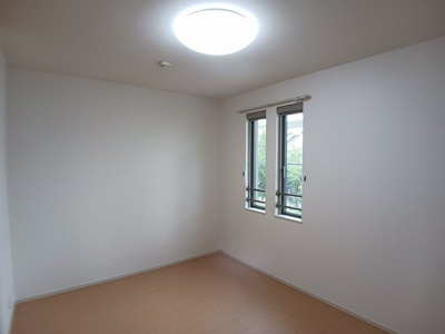 【内装】 | カーサ・プラシード | 明るい色調の室内です