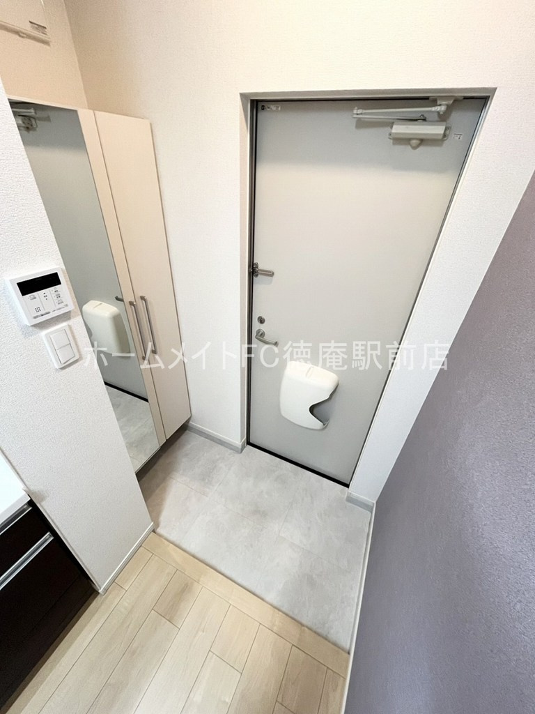 東大阪市中鴻池町２丁目のアパートの玄関