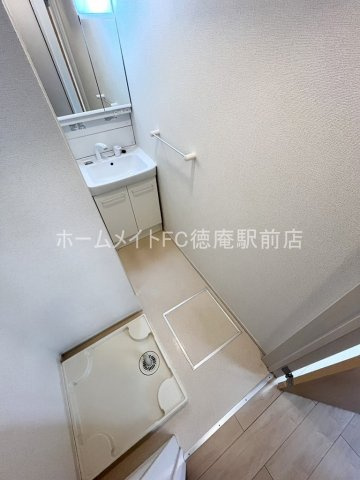 東大阪市中鴻池町２丁目のアパートの洗面所