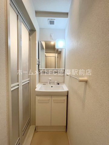 東大阪市中鴻池町２丁目のアパートの独立洗面台