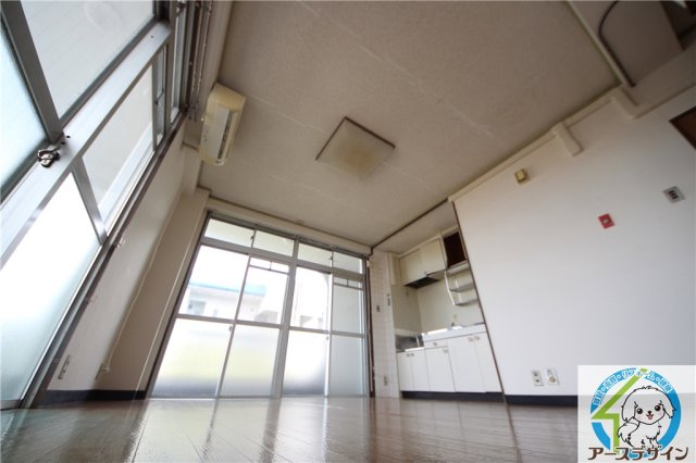 魚住コーポの居間・リビング