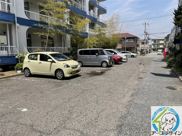 魚住コーポの駐車場