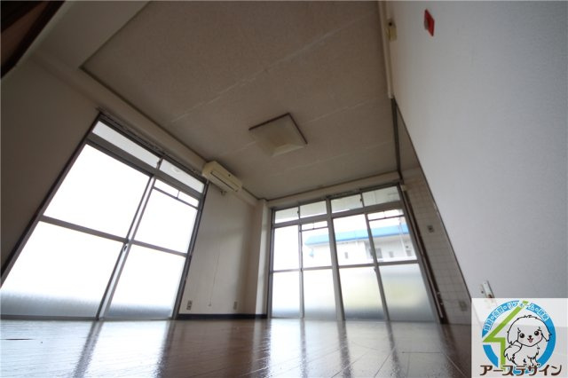 魚住コーポの居間・リビング