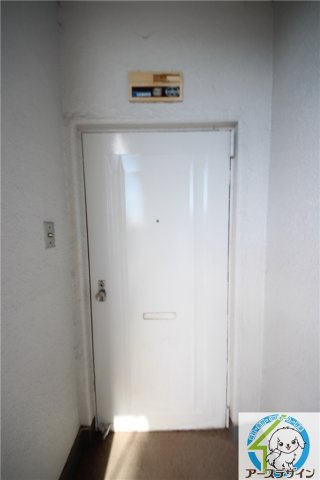 魚住コーポの玄関
