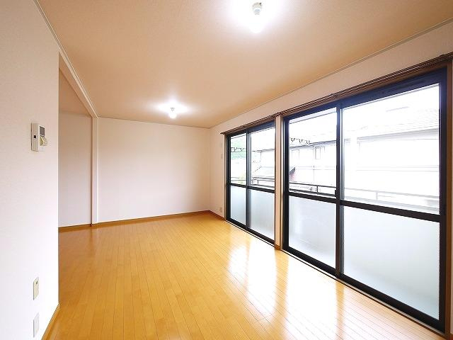 アネシス　Ｄ棟の居間・リビング|こちらのリビングで趣味の時間をお楽しみください