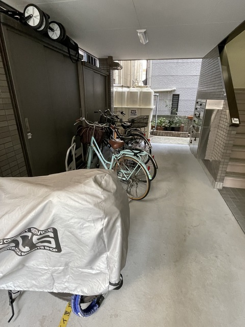 第八安川マンションのエントランス|★自転車駐輪場★