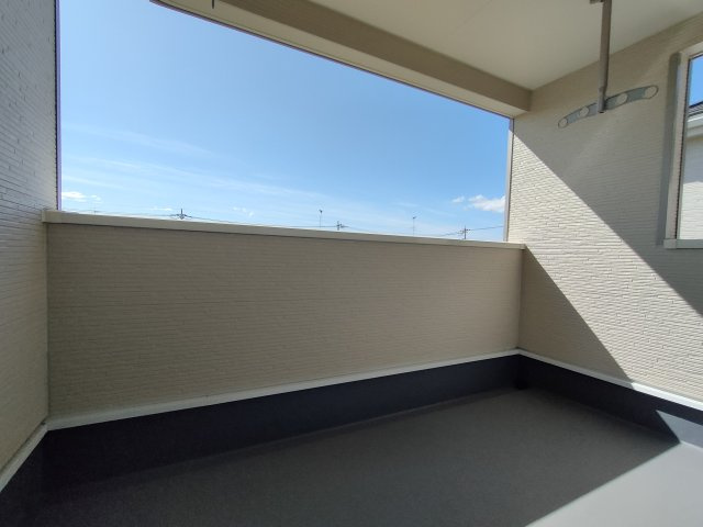 【Cradle Garden】　栃木市大平町西野田　第４　全4邸のバルコニー|〇３号棟　バルコニー〇
広々インナーバルコニー♪屋根付きのインナーバルコニーなら、急な雨でも安心です（＾＾）
2026年3月撮影