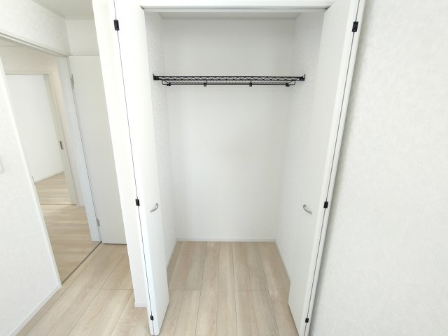 【Cradle Garden】　栃木市大平町西野田　第４　全4邸の収納|〇３号棟　クローゼット〇
上の空間も最大限活かせる収納です♪
2026年3月撮影