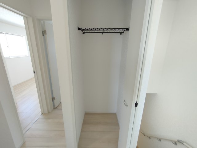 【Cradle Garden】　栃木市大平町西野田　第４　全4邸の収納|〇３号棟　収納〇
2階ホールにも収納スペースがございます。あると嬉しいプラスワンのスペースです（＾＾）
2026年3月撮影