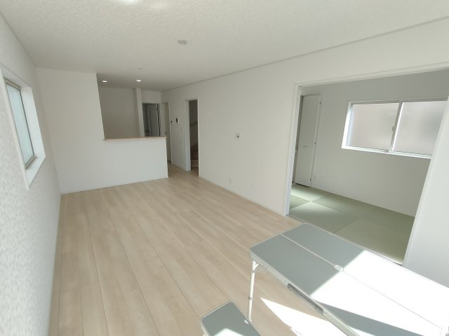 【Cradle Garden】　栃木市大平町西野田　第４　全4邸の居間・リビング|〇３号棟　リビング〇
明るいリビング。続き間の和室と合わせると更に開放的な空間が広がります♪
2026年3月撮影