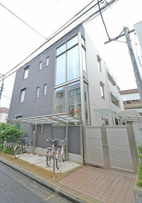 【外観】 | 和泉ハウス | 鉄筋コンクリート造のがっちりとした建物。