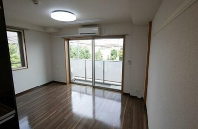 【居間・リビング】 | 和泉ハウス | 8.7帖のきれいな洋室。