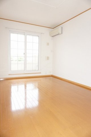 サウスアローズ・Ｋの居間・リビング|ゆったり過ごせる居間です