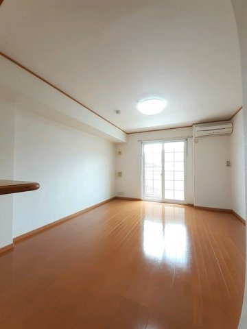 ブルートレイン篠原　Ａの内装|明るい室内です