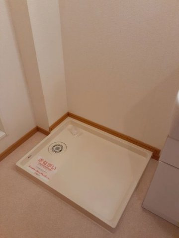 ブルートレイン篠原　Ａの内装|明るい色調の室内です