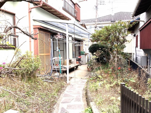 売中古戸建　静岡市清水区北脇新田の庭|南面にある庭です。花壇に花など植えては如何でしょうか。
