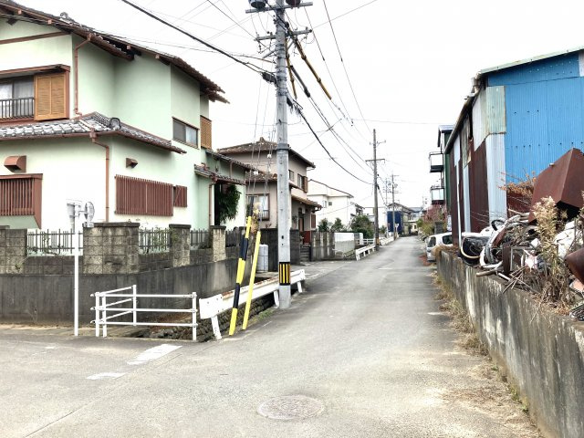 売中古戸建　静岡市清水区北脇新田の前面道路含む現地写真|前面道路は４.８メートルあります。