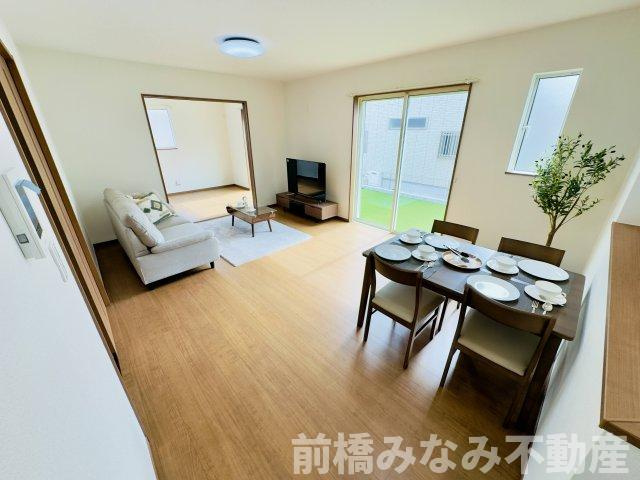 高崎市下佐野町4期　限定1棟　ハートフルタウン　新築建売の居間・リビング|こちらのリビングで趣味の時間をお楽しみください