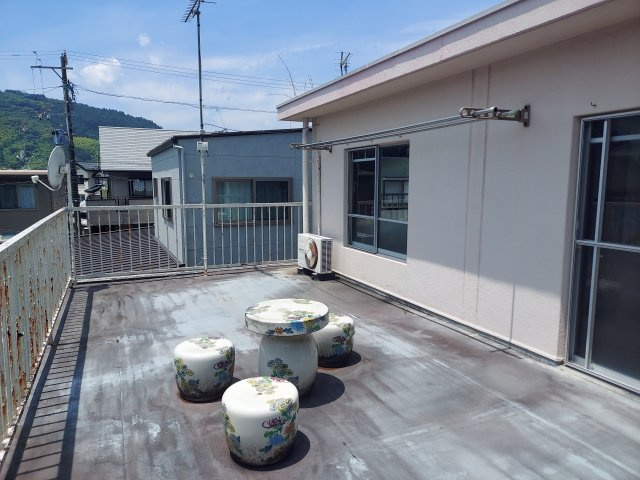 売中古戸建　静岡市葵区東1丁目のバルコニー|広いバルコニーなので多目的にお使いいただけます。