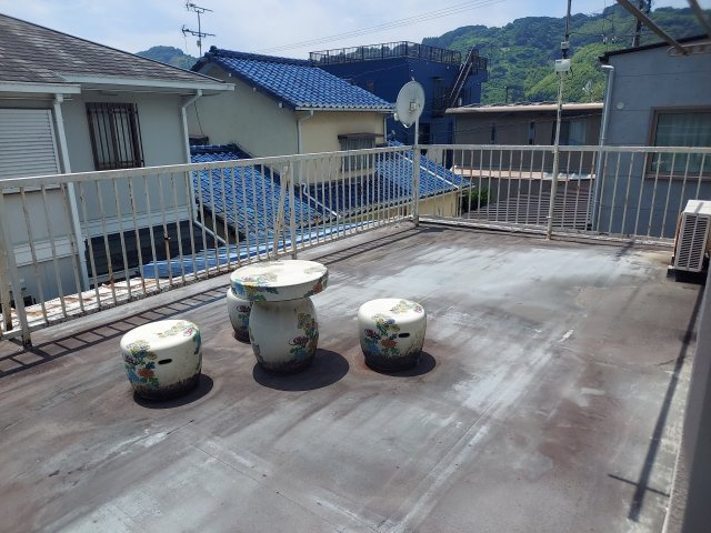 売中古戸建　静岡市葵区東1丁目のバルコニー|広々としたバルコニーは、隣り合うお部屋との一体感が増し、空間が広く感じられます。﻿