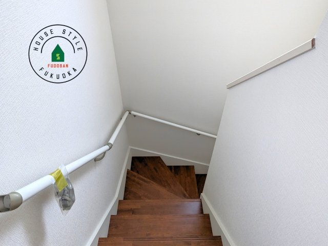 糟屋郡須恵町大字須恵第23-2棟（1号棟）の内観：施工例|階段からも明るい光が入ります。採光や通風も階段の重要な役割です。