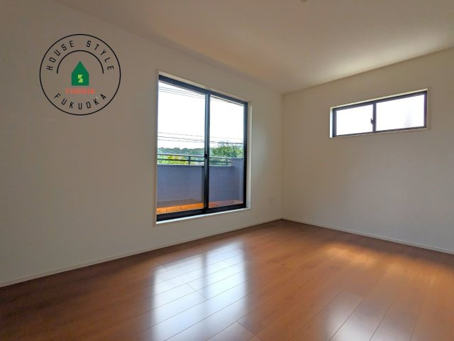 糟屋郡須恵町大字須恵第23-2棟（1号棟）の内観：施工例|主寝室には収納力に優れたクローゼットがありますので、お部屋もすっきり片付きます。