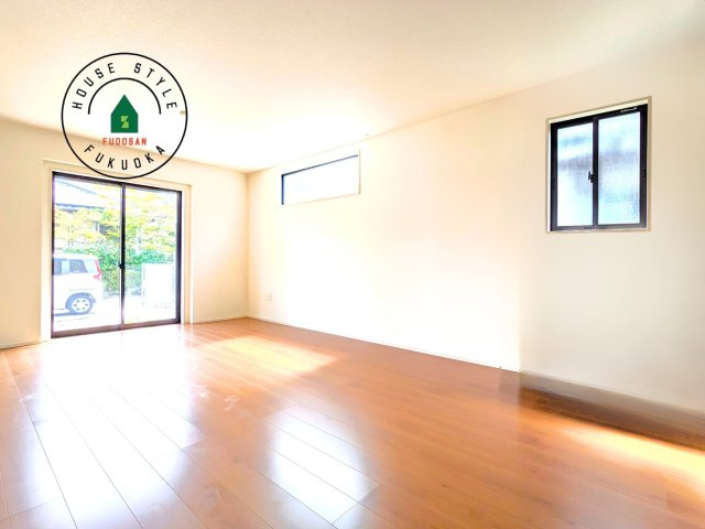 糟屋郡須恵町大字須恵第23-2棟（1号棟）の内観：施工例|ご家族を近くに感じられる対面キッチンのLDK。会話もはずみそうですね。