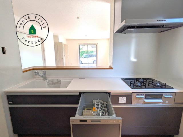 糟屋郡須恵町大字須恵第23-2棟（1号棟）の内観：施工例|キッチン。グリル・食器洗い乾燥機・浄水器も完備。