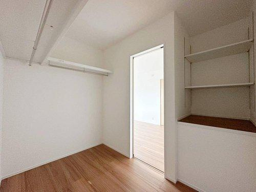 北大河町 No.3の収納|全居室収納☆
7.5帖の主寝室はたくさん収納できるウォークインクローゼットです♪