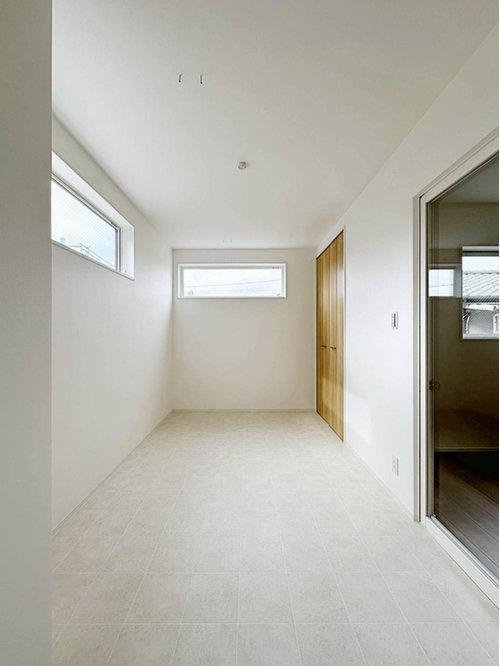 北大河町 No.3のバルコニー|大人気のサンルーム☆
天気や花粉、虫などを気にせずに洗濯物が干せます♪