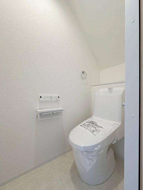 北大河町 No.3のトイレ|1階ウォシュレットトイレ☆
各階にウォシュレットトイレがついています♪