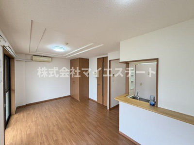 【居間・リビング】 | ロイヤルハイツ | 別部屋写真