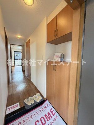 【玄関】 | ロイヤルハイツ | 別部屋写真