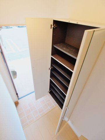 Ｕｒａｒａ　Ｗｅｓｔ　Bの玄関