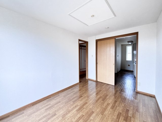 マイルドオークⅡの居間・リビング|イメージ105号室の写真