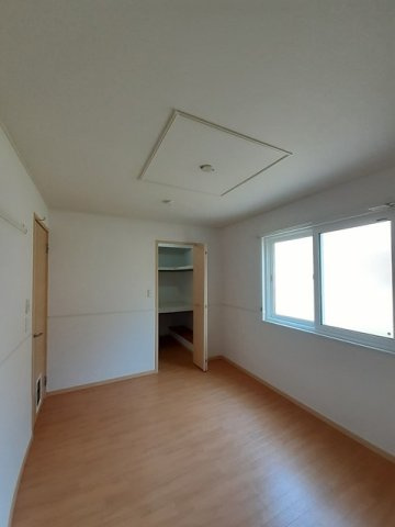 ＳＴＡＲＲＹ　ＮＯＯＮ　Ⅱ（スターリーヌーン）の洋室