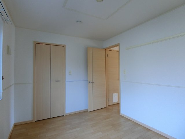 ＳＴＡＲＲＹ　ＮＯＯＮ　Ⅱ（スターリーヌーン）の洋室|イメージ102号室の写真（反転あり）