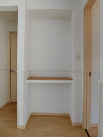 ＳＴＡＲＲＹ　ＮＯＯＮ　Ⅱ（スターリーヌーン）の収納|イメージ102号室の写真（反転あり）