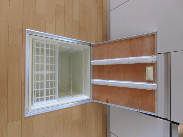 ＳＴＡＲＲＹ　ＮＯＯＮ　Ⅱ（スターリーヌーン）の収納|イメージ102号室の写真（反転あり）