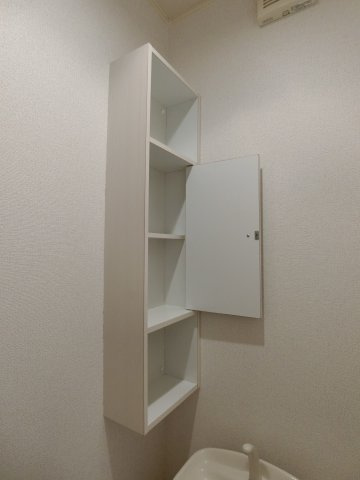 ＳＴＡＲＲＹ　ＮＯＯＮ　Ⅱ（スターリーヌーン）の収納|イメージ102号室の写真（反転あり）