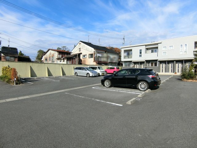 ＳＴＡＲＲＹ　ＮＯＯＮ　Ⅱ（スターリーヌーン）の駐車場