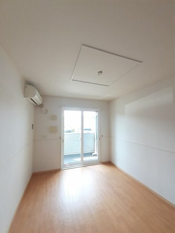 ＳＴＡＲＲＹ　ＮＯＯＮ　Ⅱ（スターリーヌーン）の居間・リビング