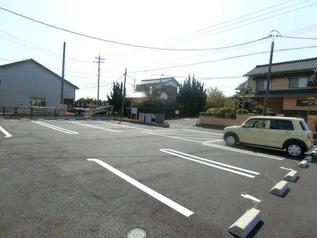 オリエンタル　レジデンスⅣの駐車場