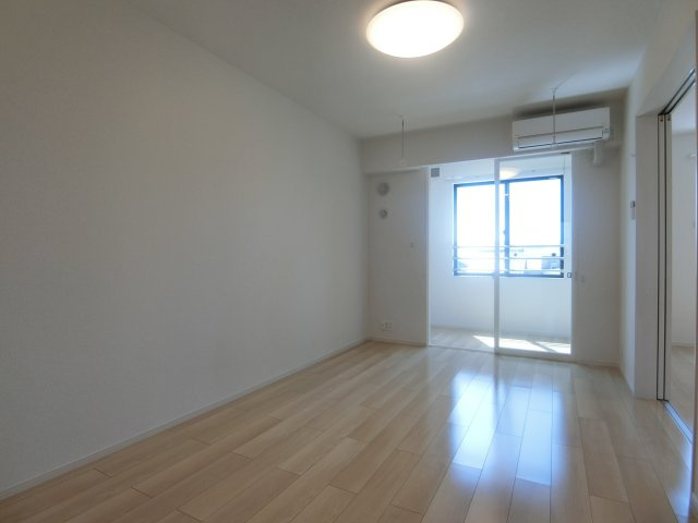 オリエンタル　レジデンスⅣの居間・リビング