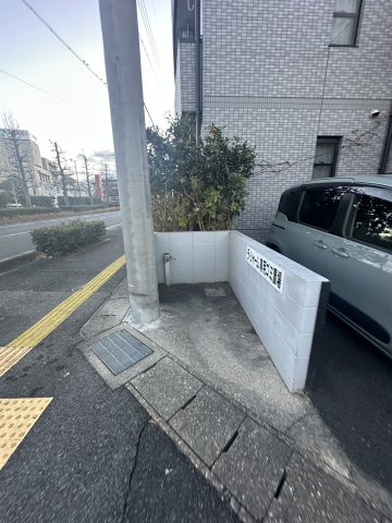 ラ・シャームの駐車場